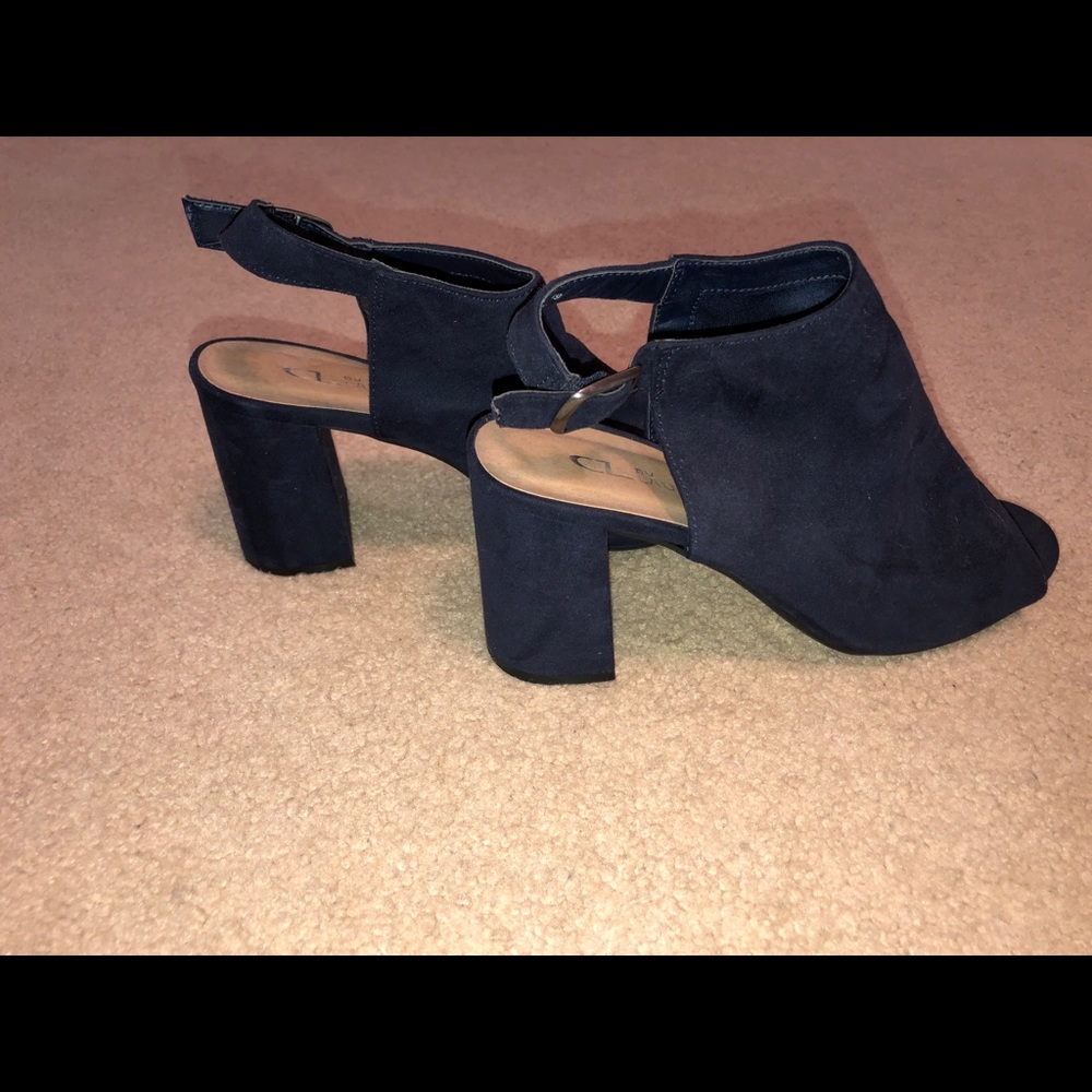 Open toe booties - Picture 2 of 3